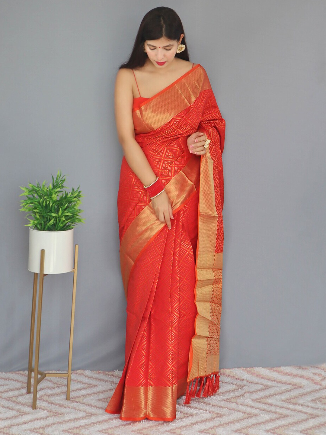 

Exclusiva Zari Silk Blend Patola Saree, Red
