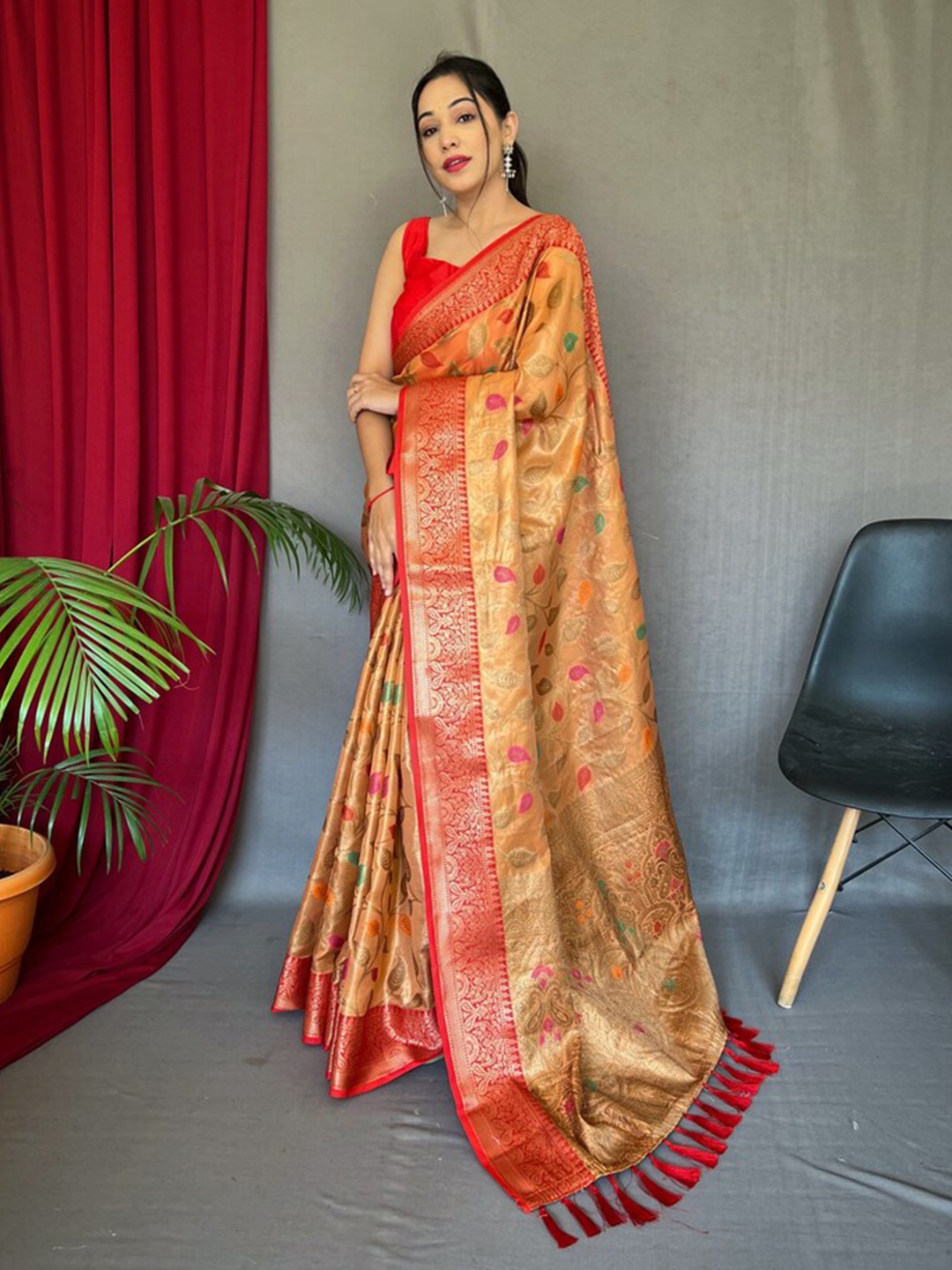 

Exclusiva Woven Design Zari Silk Blend Banarasi Saree, Orange