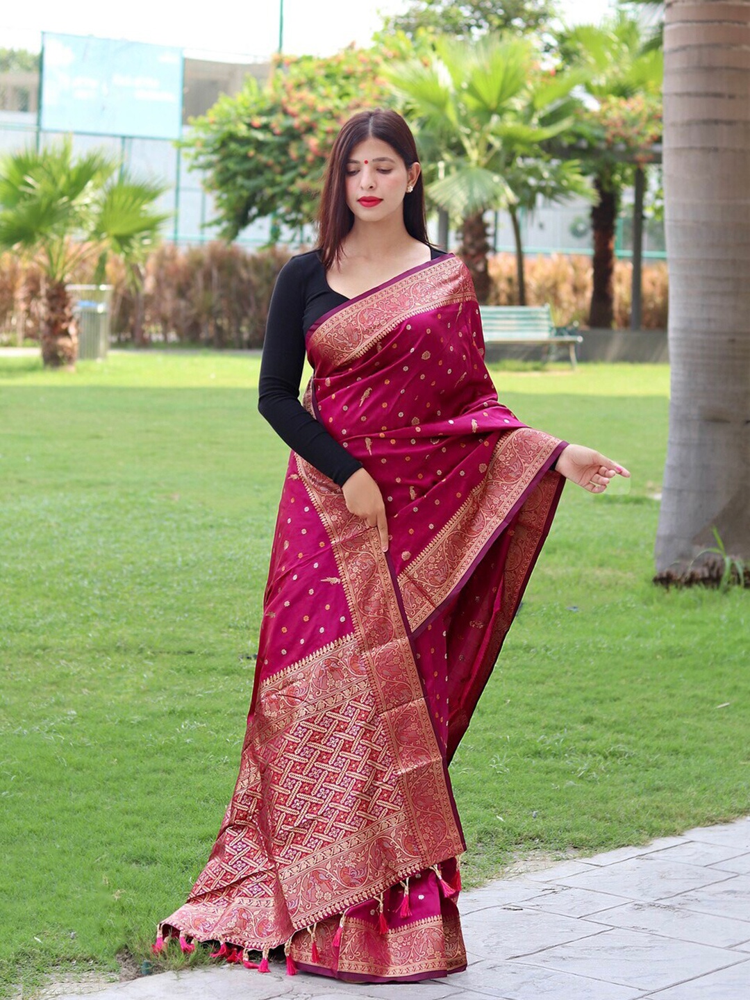

Exclusiva Ethnic Motifs Woven Design Zari Banarasi Saree, Pink