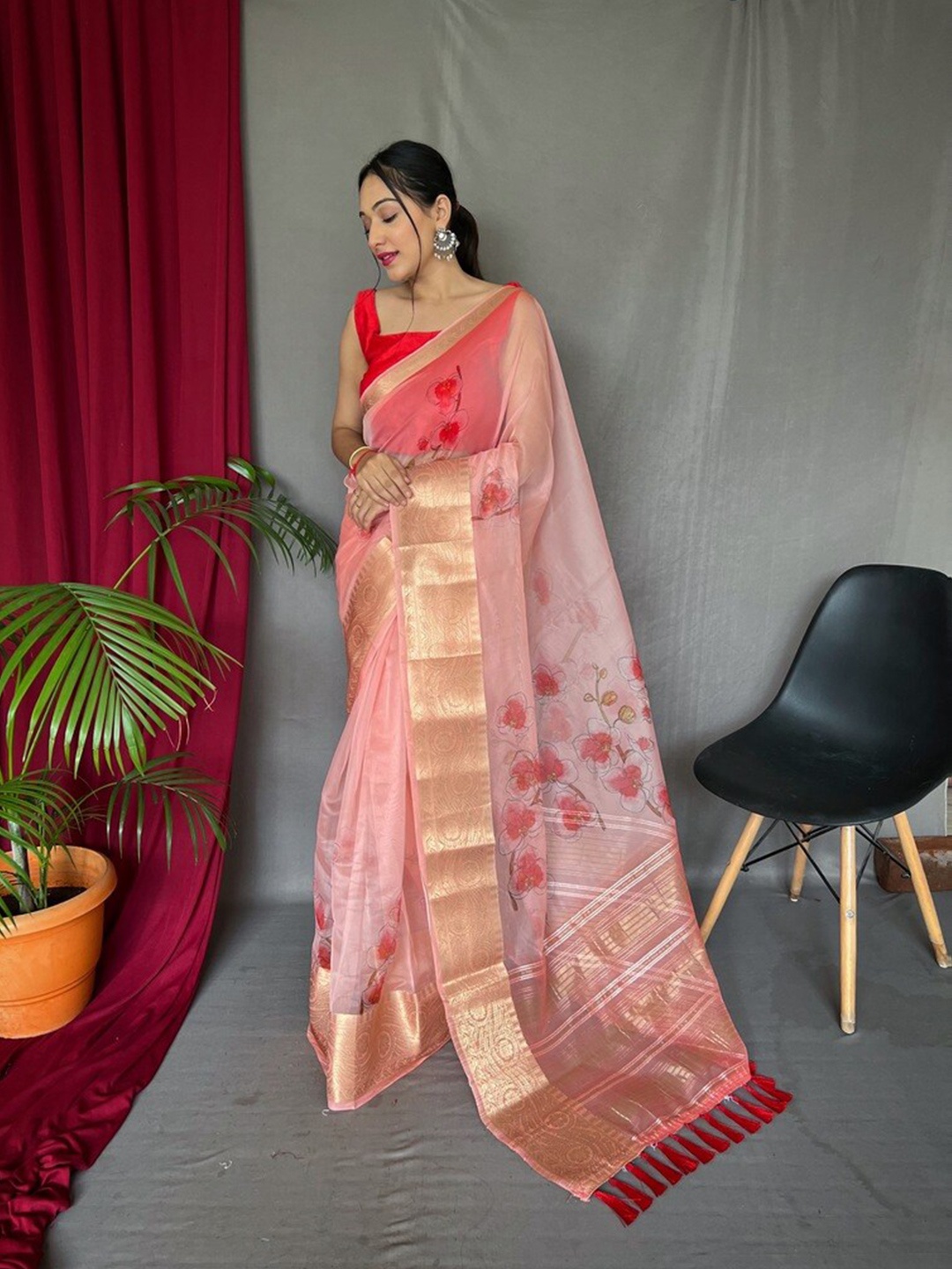 

Exclusiva Floral Zari Organza Saree, Peach