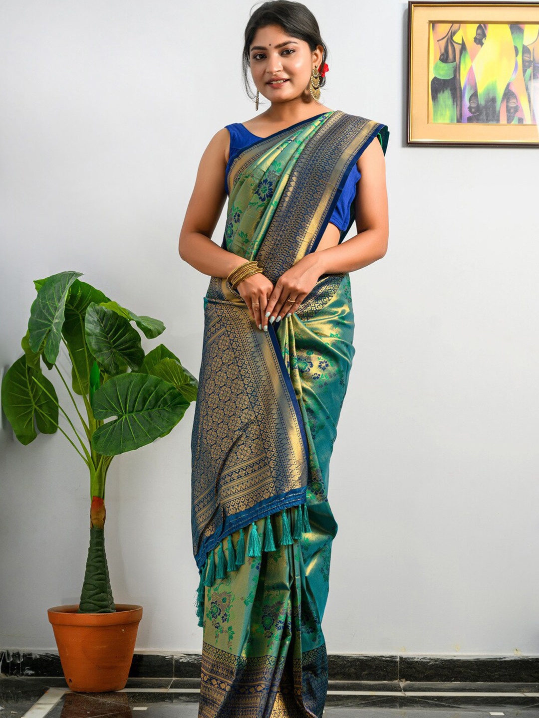 

Exclusiva Floral Woven Design Zari Kanjeevaram Saree, Green