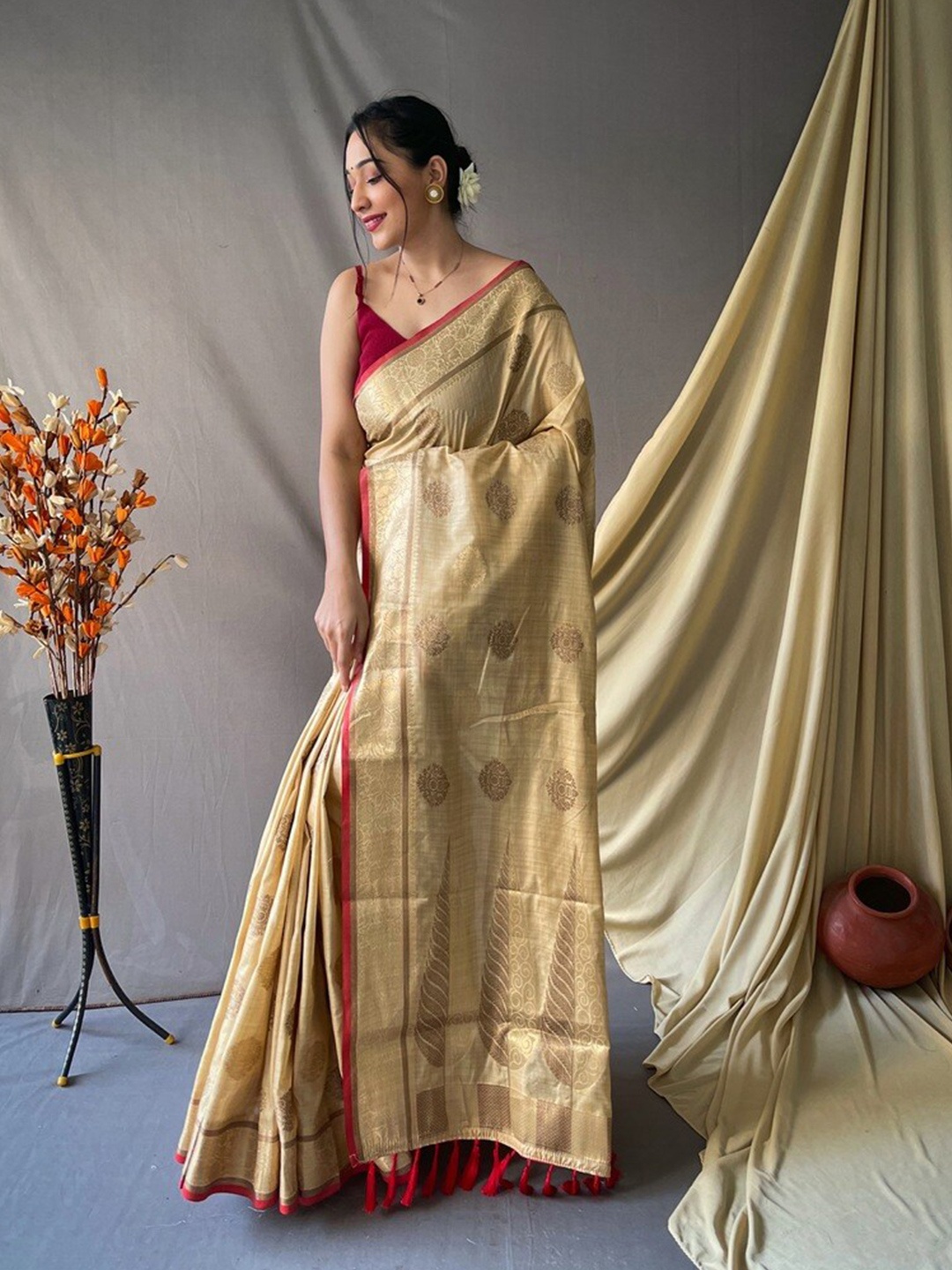 

Exclusiva Ethnic Motifs Zari Boarded Pure Cotton Saree, Gold