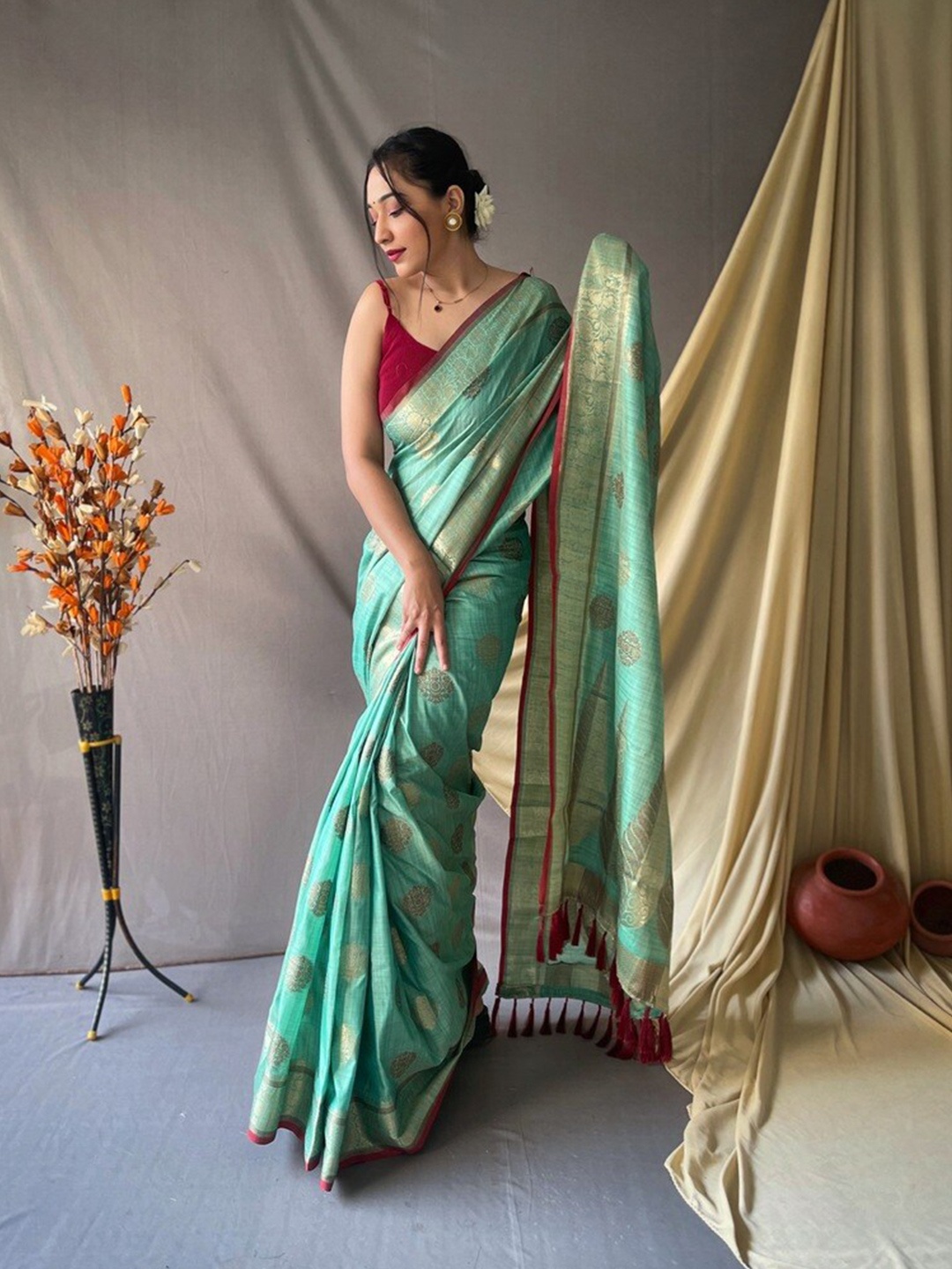 

Exclusiva Woven Design Zari Pure Cotton Saree, Sea green