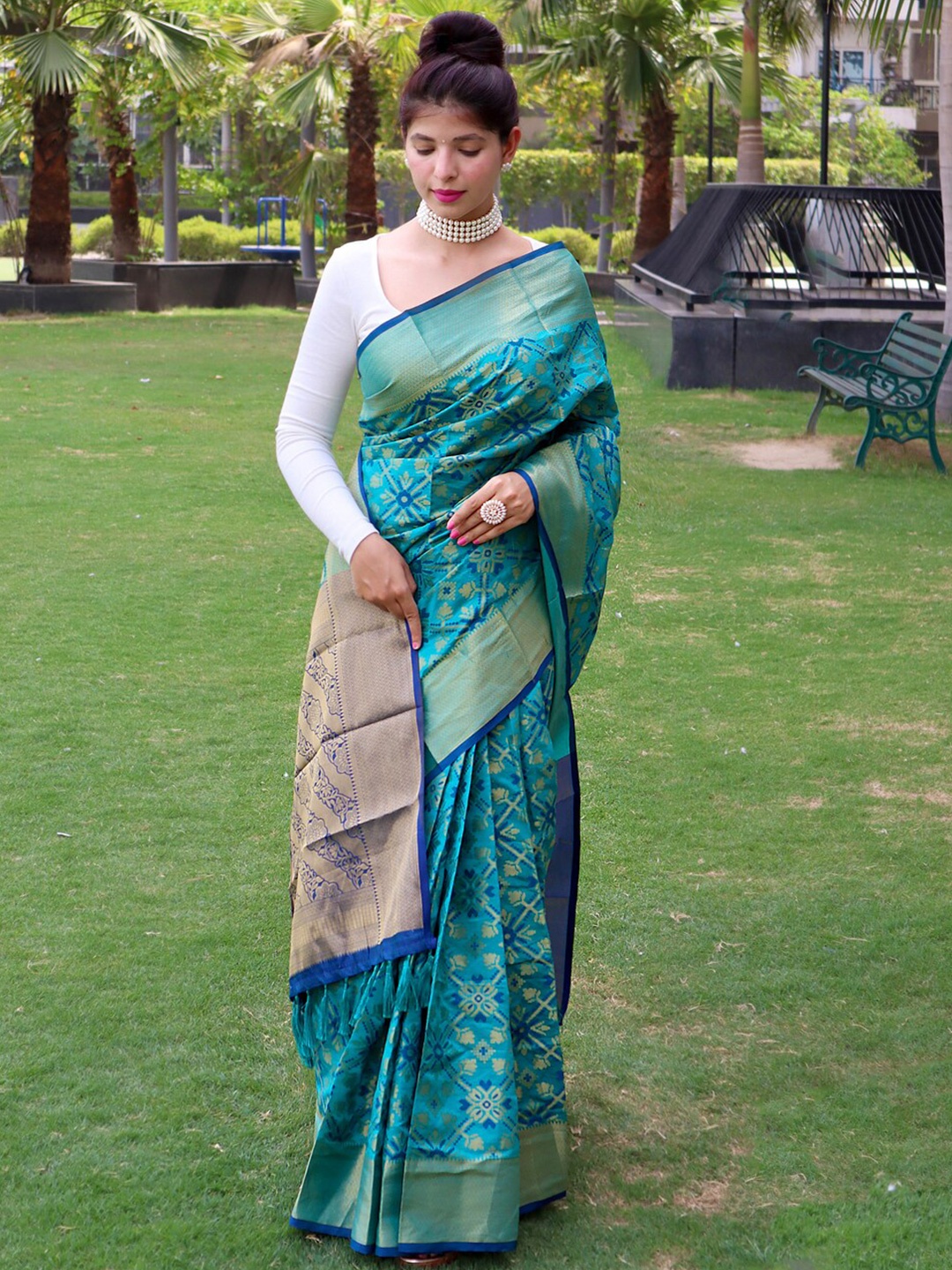 

Exclusiva Floral Woven Design Zari Saree, Blue