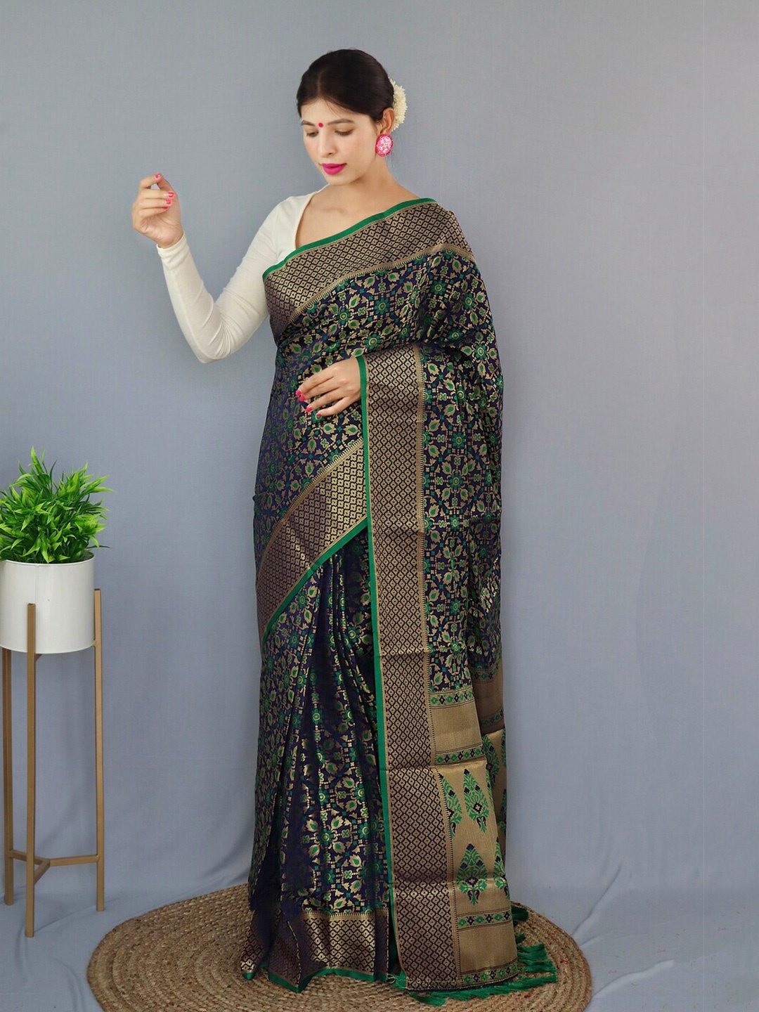 

Exclusiva Woven Design Zari Silk Blend Patola Saree, Navy blue