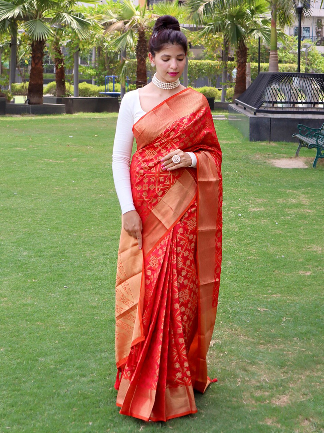 

Exclusiva Woven Design Zari Silk Blend Saree, Red