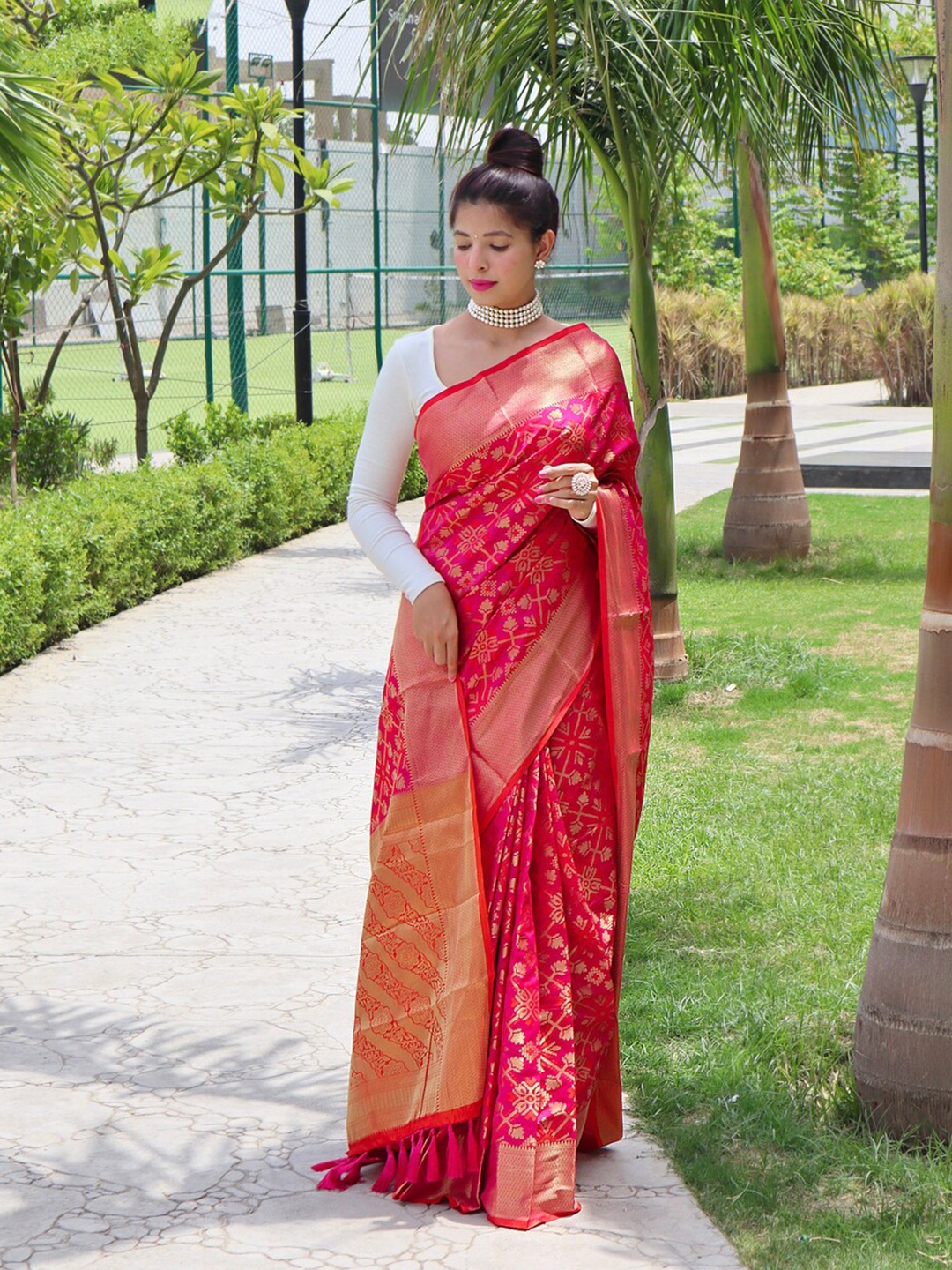 

Exclusiva Ethnic Motifs Woven Design Zari Saree, Pink
