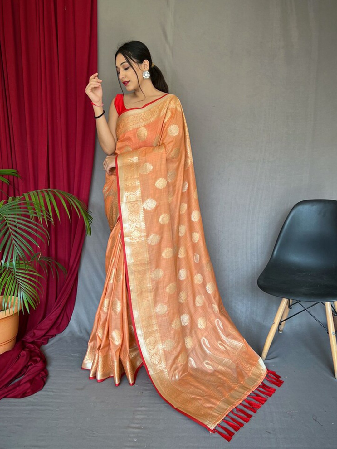 

Exclusiva Woven Design Zari Saree, Orange
