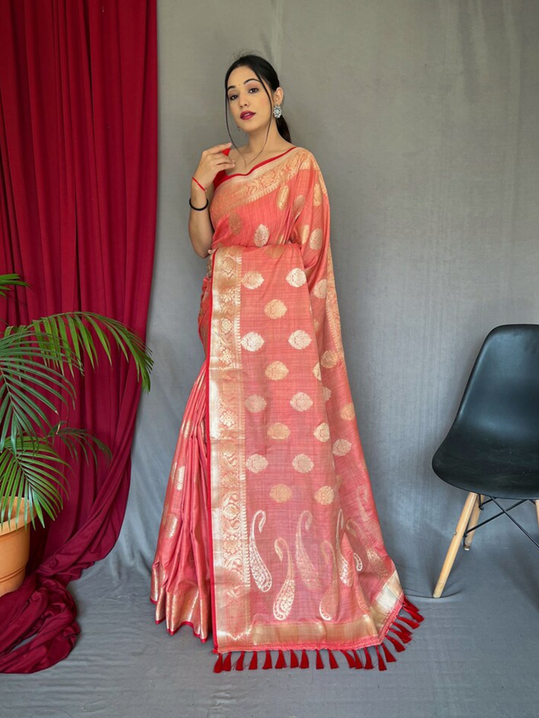 

Exclusiva Ethnic Motifs Zari Saree, Pink