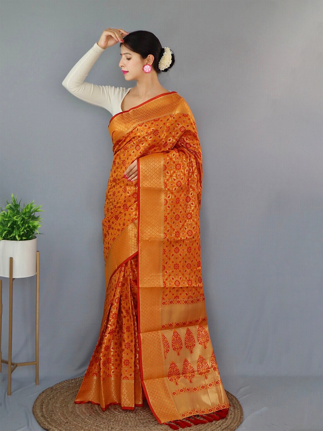 

Exclusiva Woven Design Zari Patola Saree, Mustard