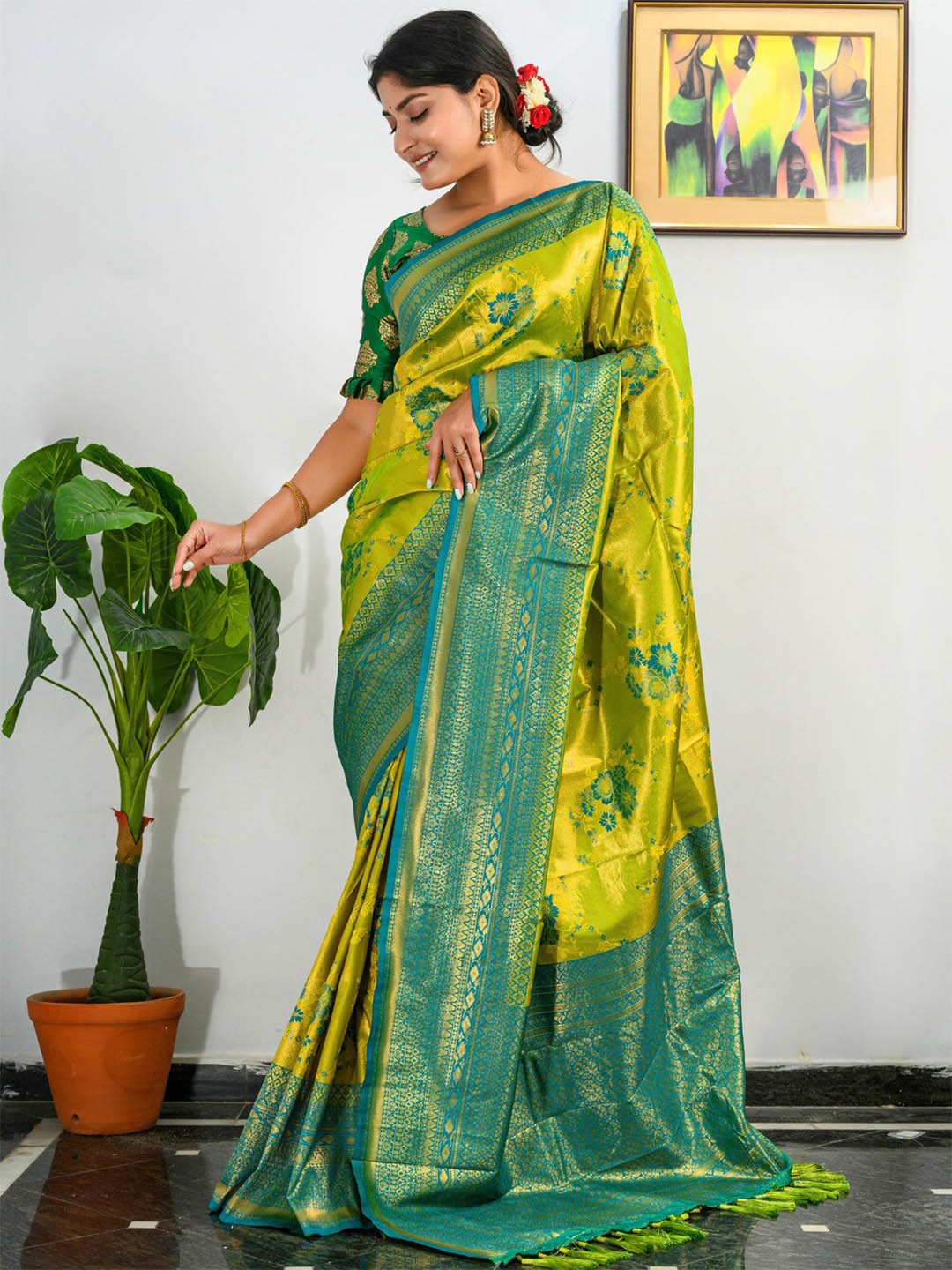 

Exclusiva Woven Design Zari Kanjeevaram Saree, Green