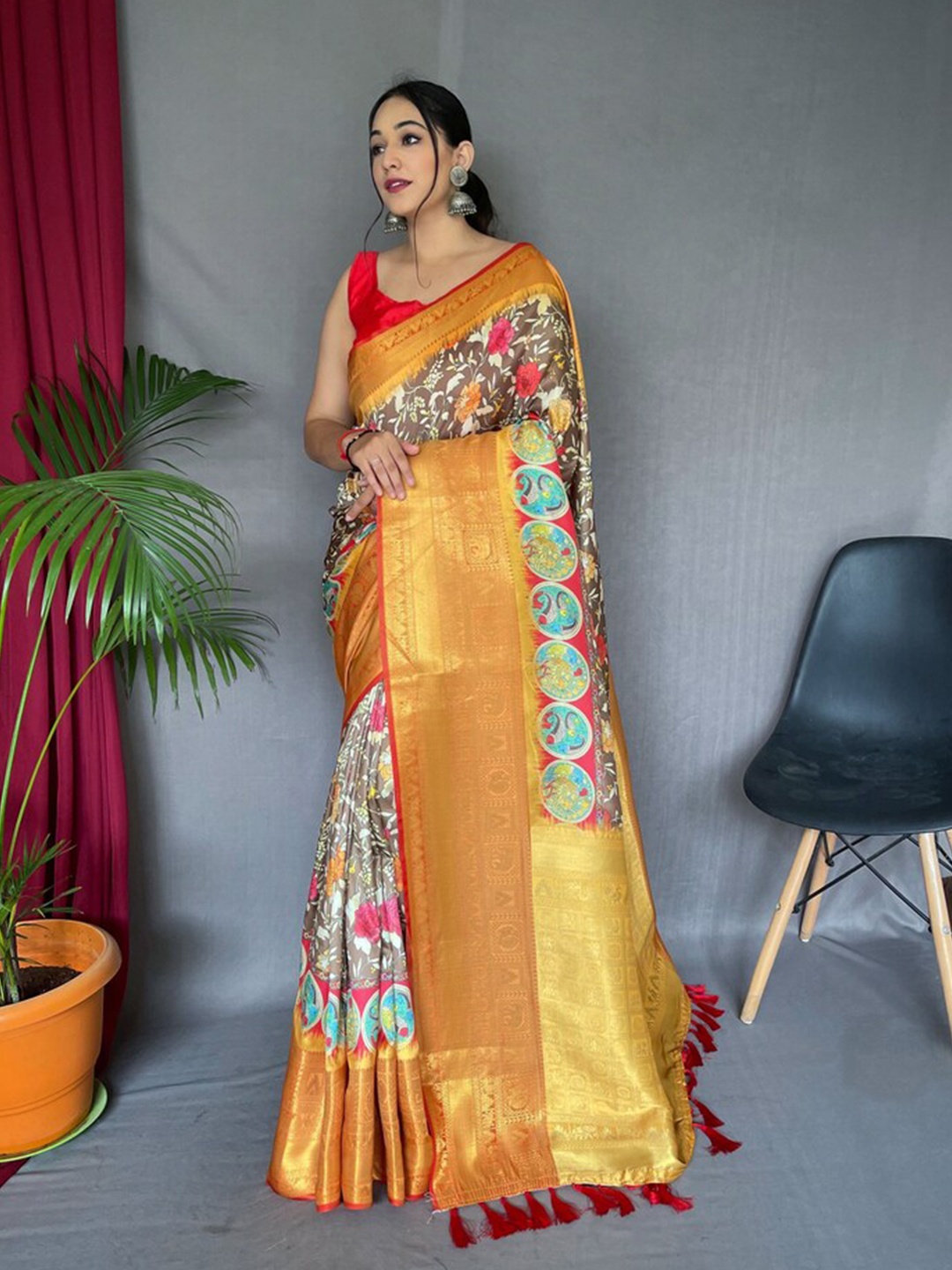 

Exclusiva Floral Printed Zari Kanjeevaram Saree, Brown