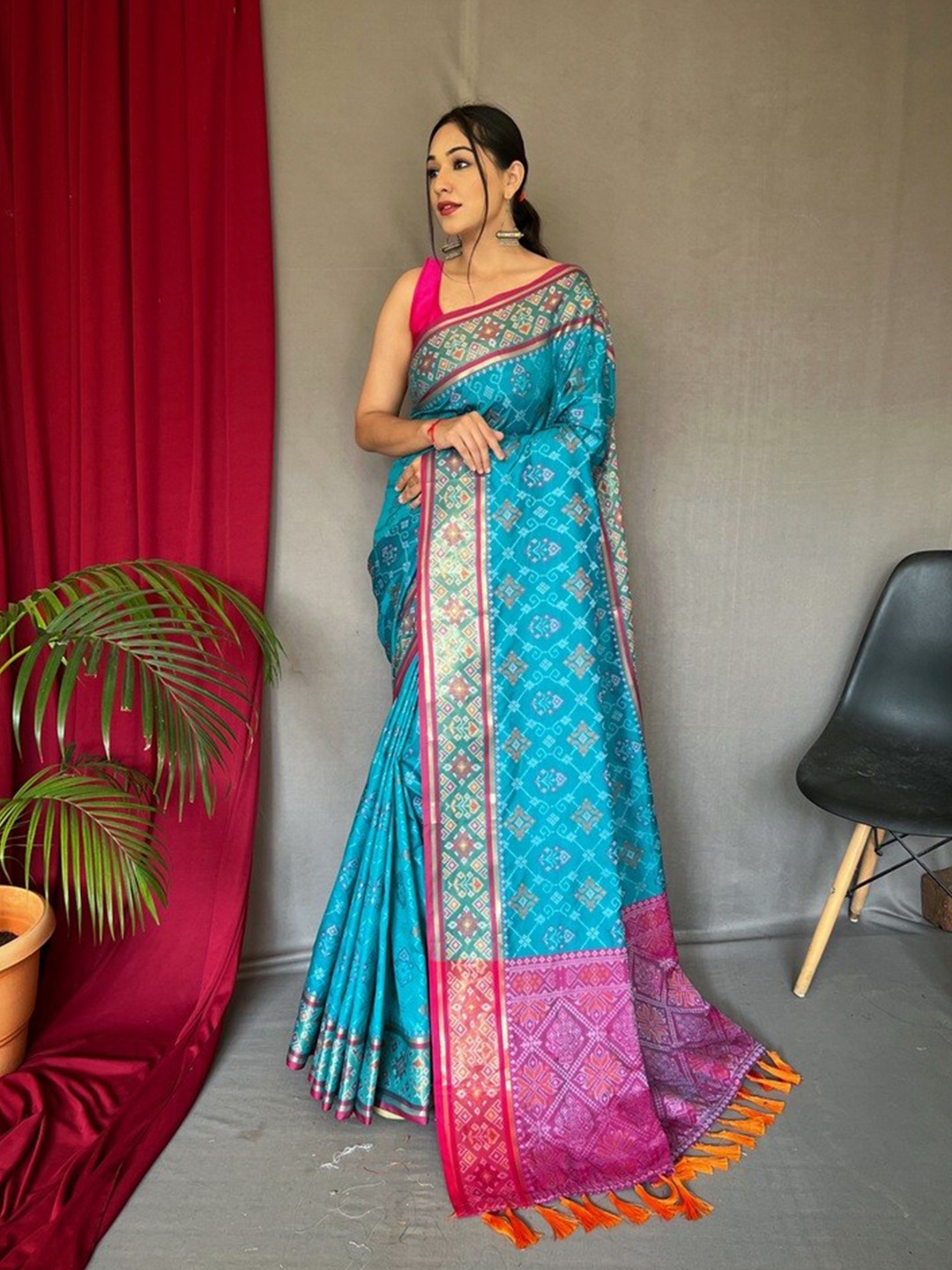 

Exclusiva Woven Design Zari Patola Saree, Blue