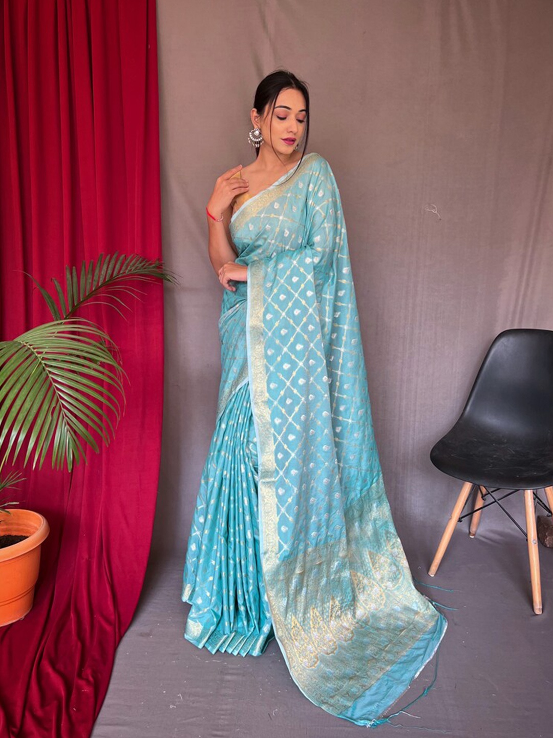 

Exclusiva Woven Design Zari Silk Blend Banarasi Saree, Blue