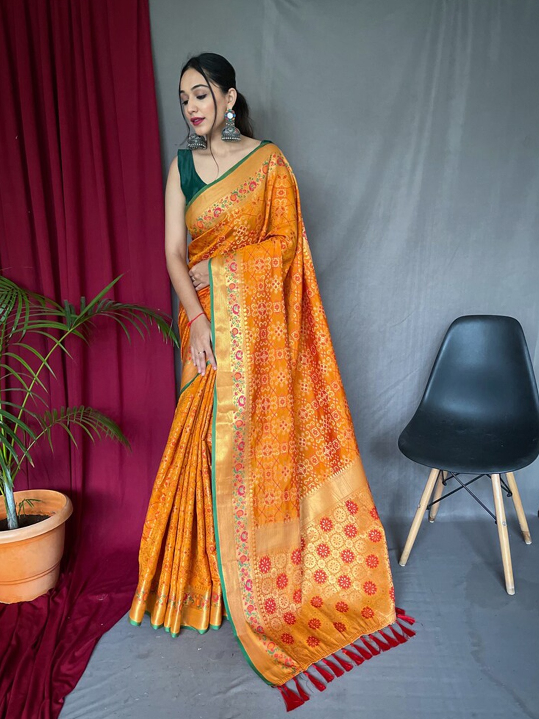 

Exclusiva Woven Design Zari Patola Saree, Yellow