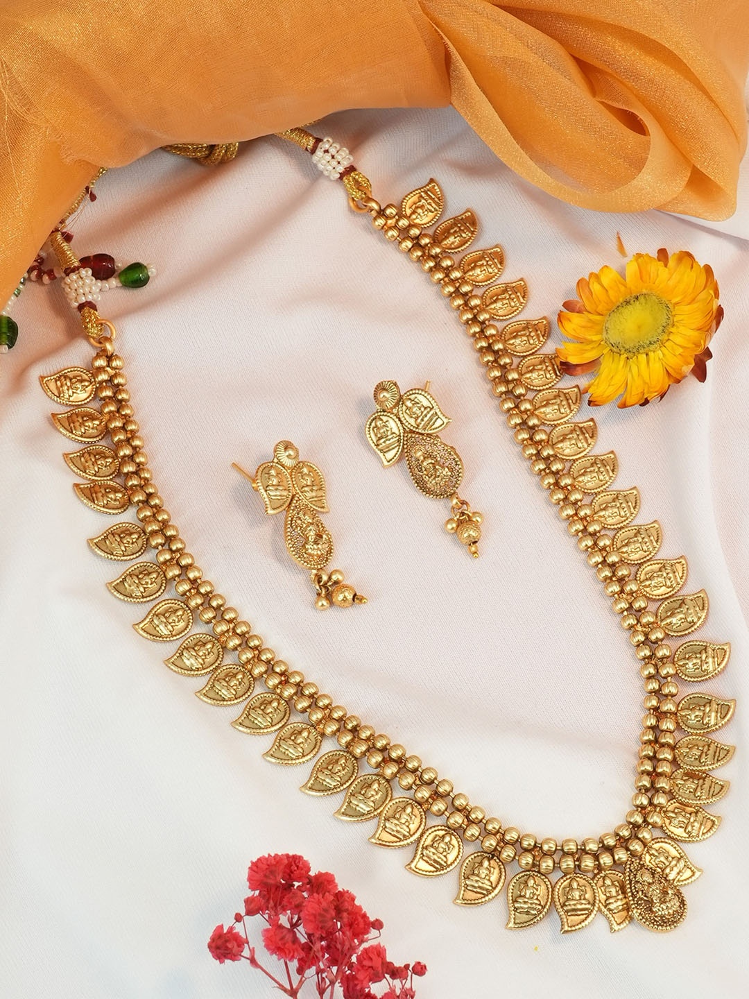 

GRIIHAM Gold-Plated Classic Laxmi Kasu Necklace set