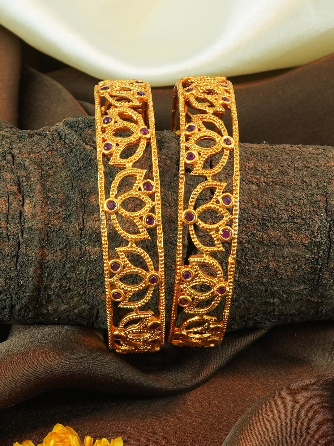 

GRIIHAM Set Of 2 Gold-Plated AD-Studded Bangles, Maroon