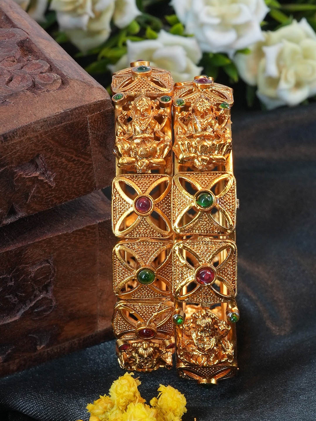 

GRIIHAM Set Of 2 Gold-Plated AD-Studded Bangles