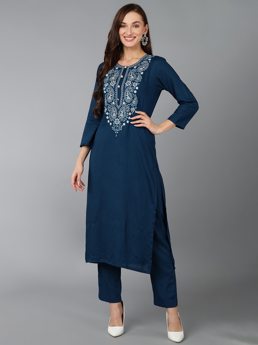 

AHIKA Women Paisley Yoke Design Thread Work Kurta, Navy blue