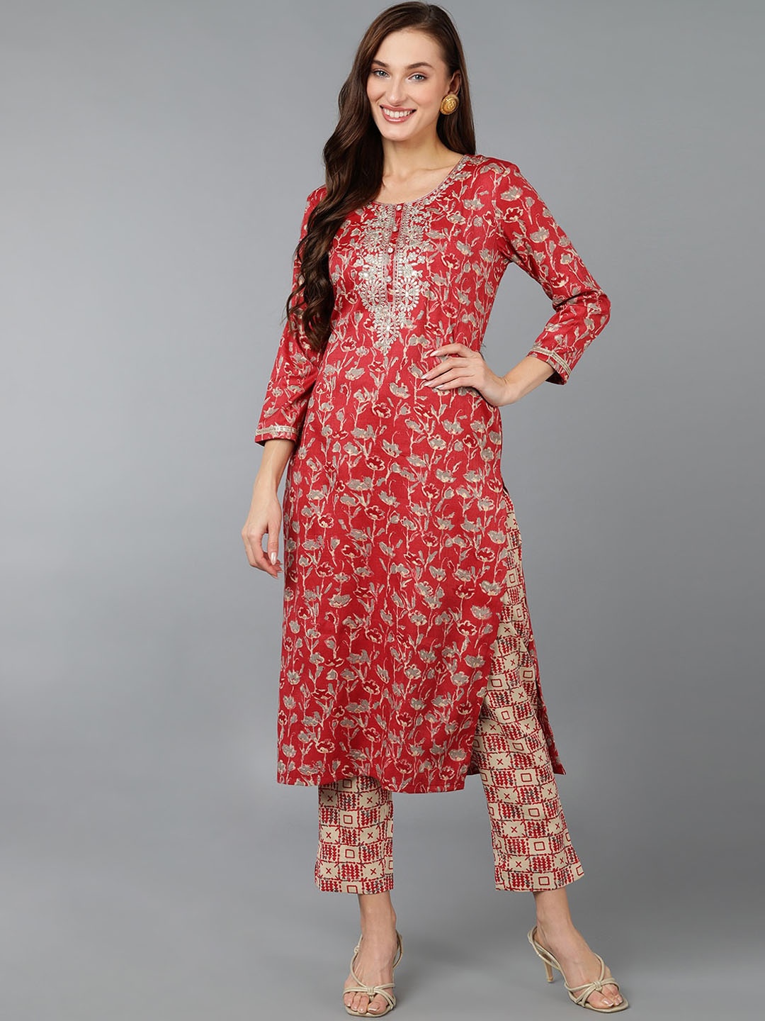 

AHIKA Women Floral Printed Zari Detailed Regular Kurta, Red