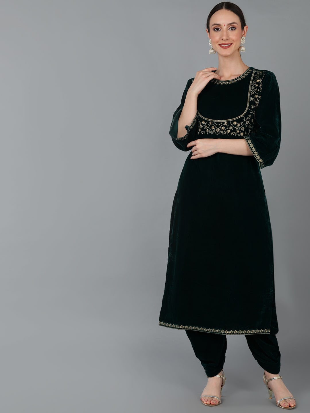 

AHIKA Women Floral Embroidered Flared Sleeves Floral Velvet Anarkali Kurta, Green