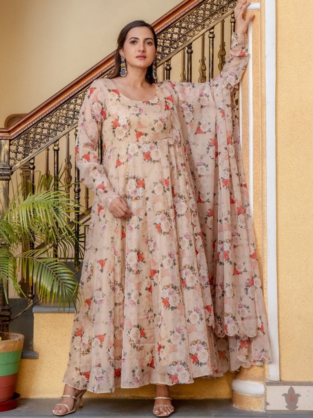 

HOUSE OF JAMOTI Women Floral Printed Panelled Kurta With Trousers & With Dupatta, Cream