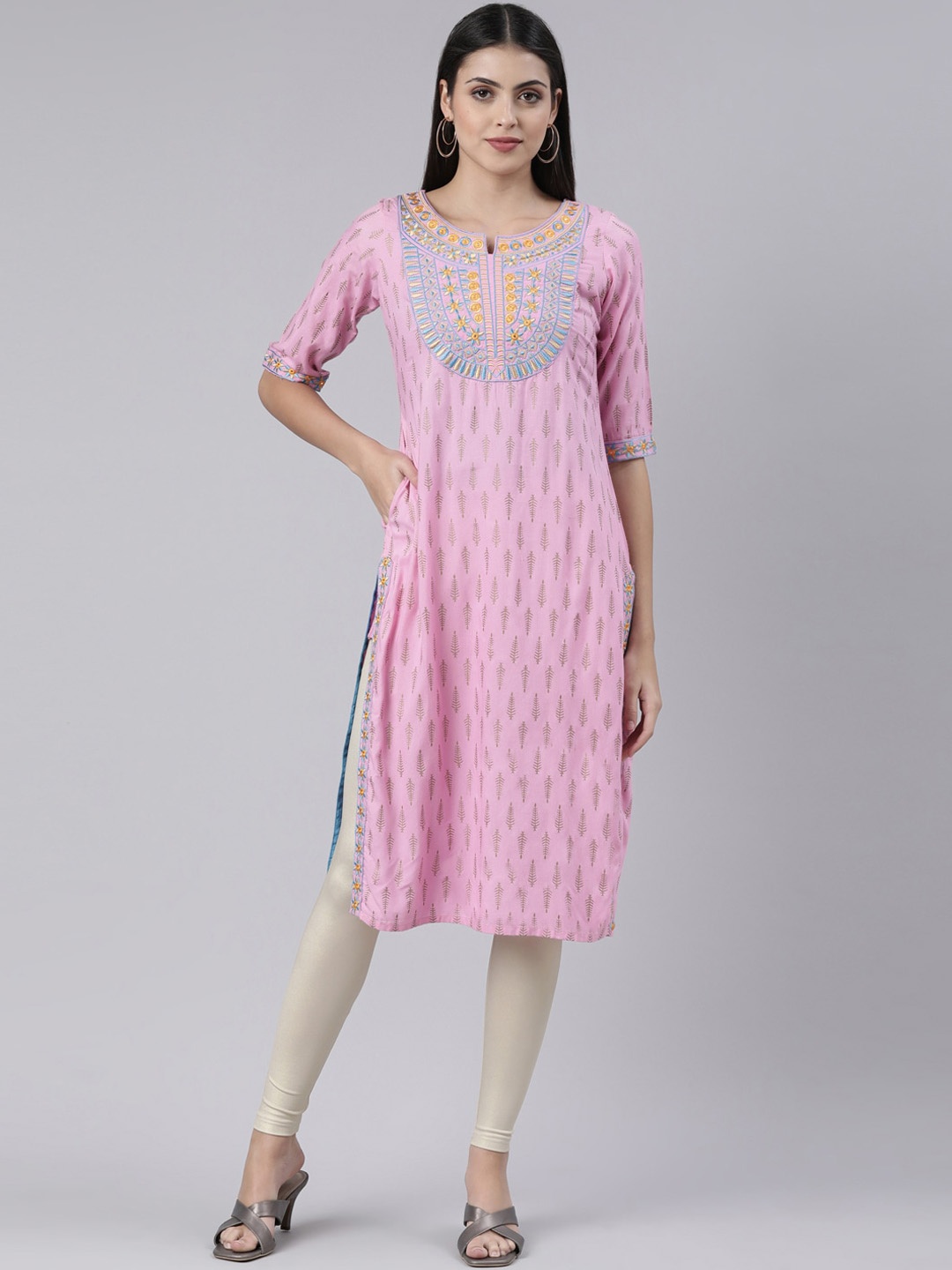 

Souchii Ethnic Motifs Printed Thread Work Kurta, Pink