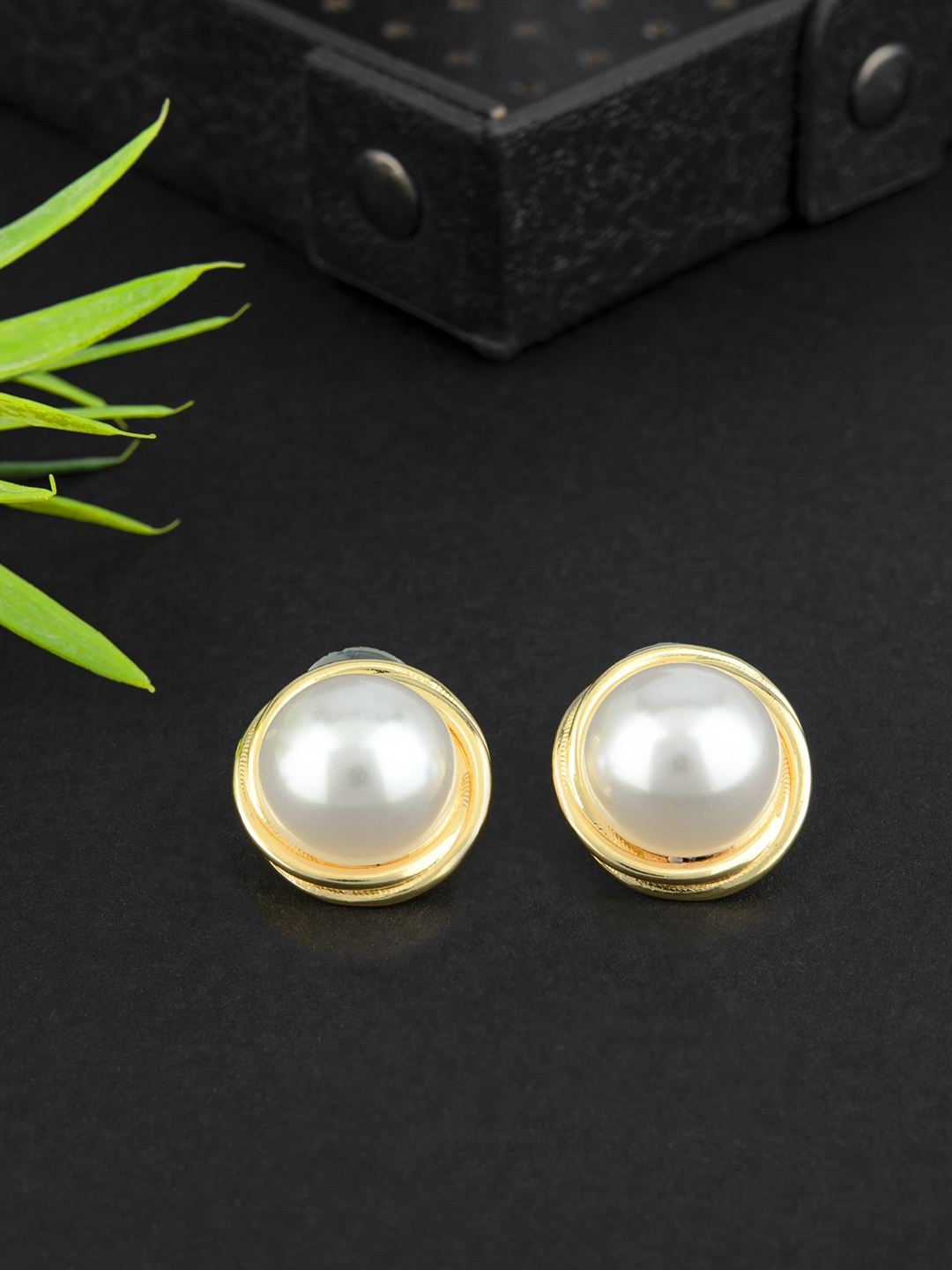 

E2O Contemporary Studs Earrings, White