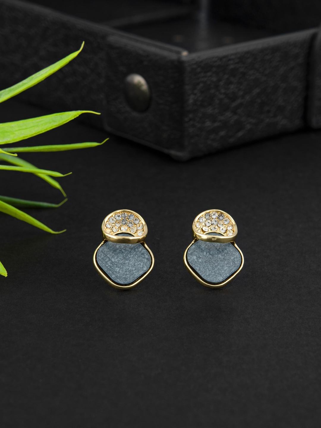 

E2O Contemporary Studs Earrings, Black
