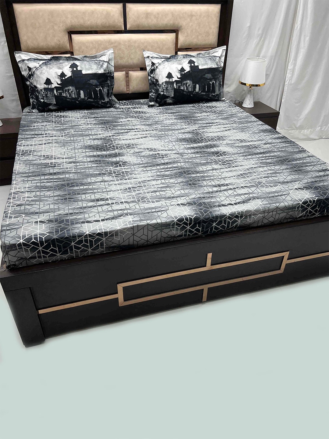 

Pure Decor Lifestyle Fur Black 380 TC Flat Pure Cotton King Bedsheet with 2 Pillow Covers