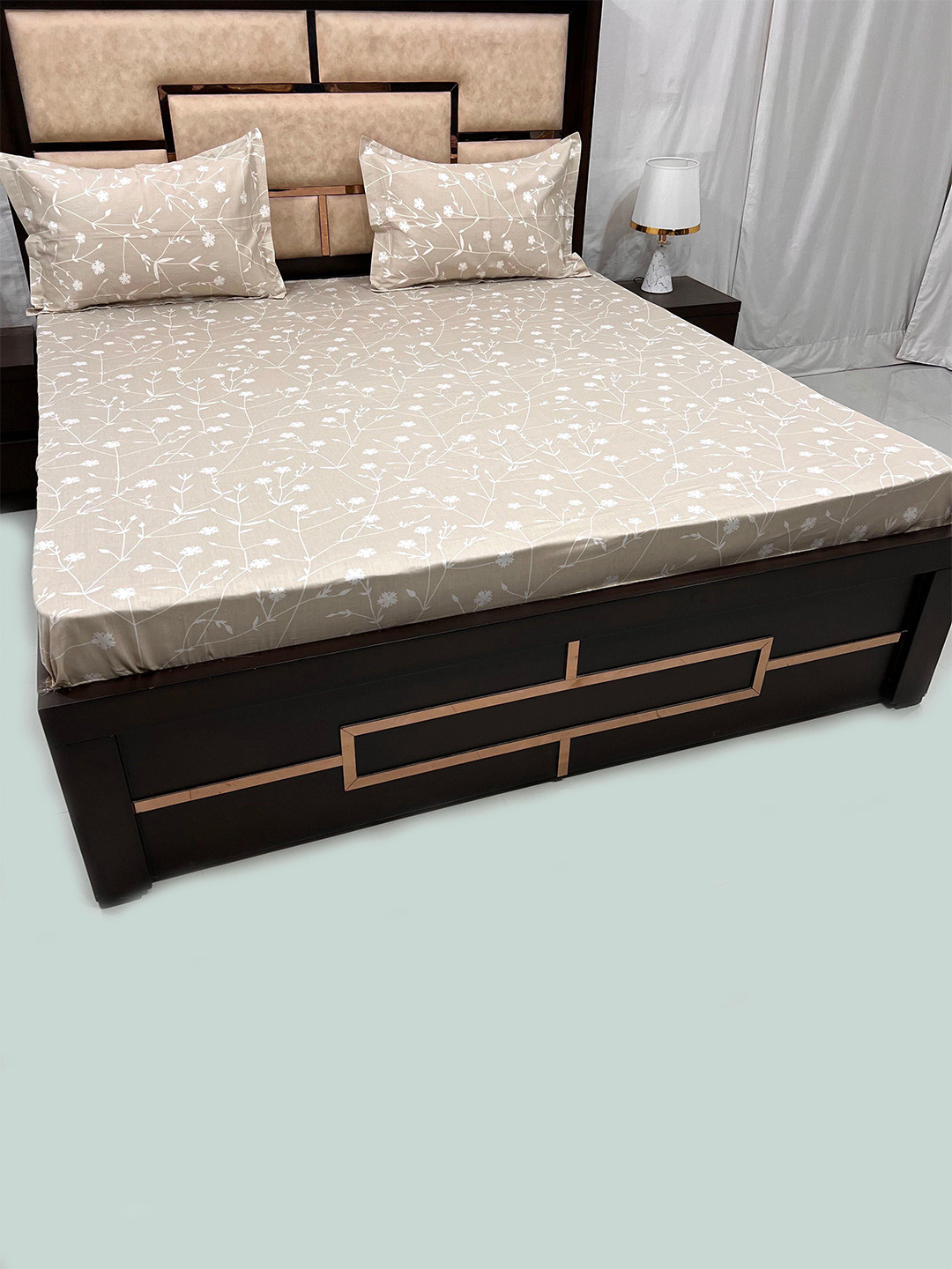 

Pure Decor Velar Brown & White Floral Flat Pure Cotton King Bedsheet with 2 Pillow Covers