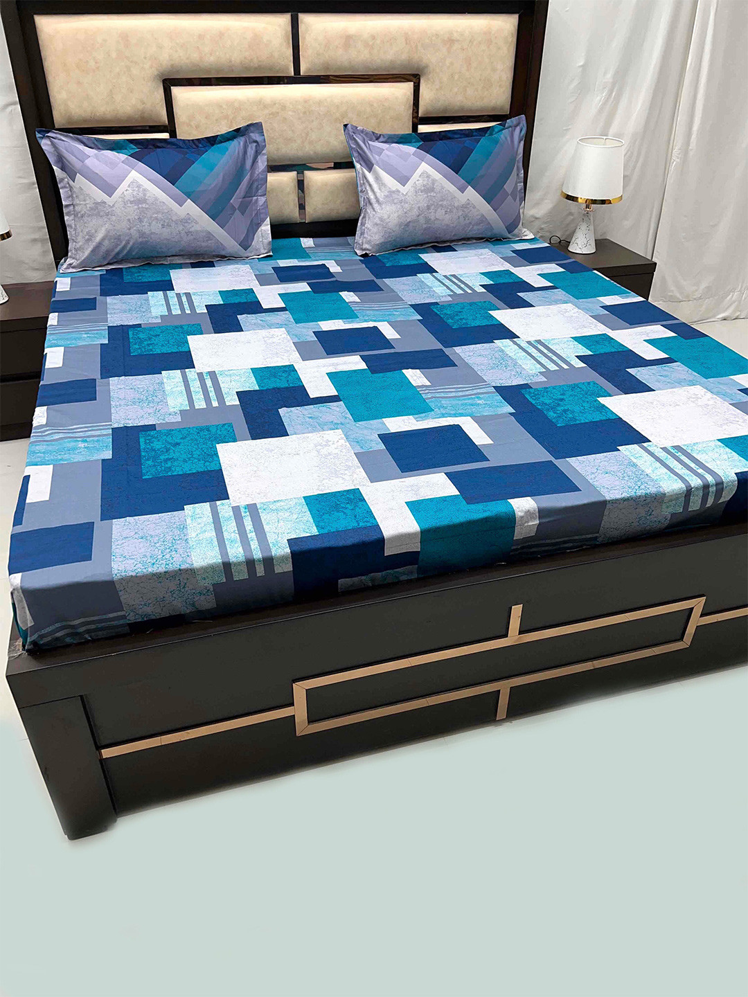 

Pure Decor Blue & White Geometric Flat Pure Cotton King Bedsheet with 2 Pillow Covers