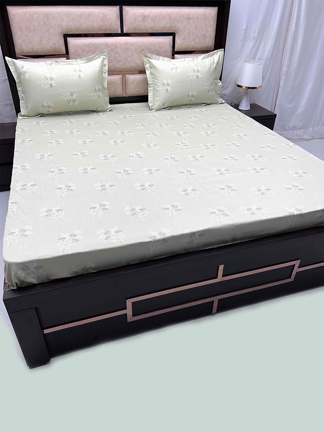 

Pure Decor Green & White Floral Flat Pure Cotton King Bedsheet with 2 Pillow Covers