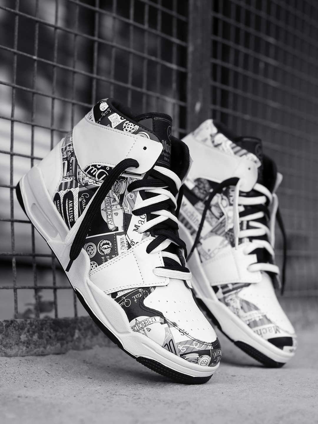 

Woakers Men Printed Waterproof Lining Sneakers, White