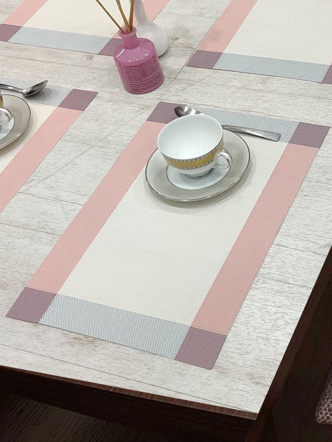 

BIANCA Alpine White and Coral Set of 6 Geometric Woven Pattern Table Placemats