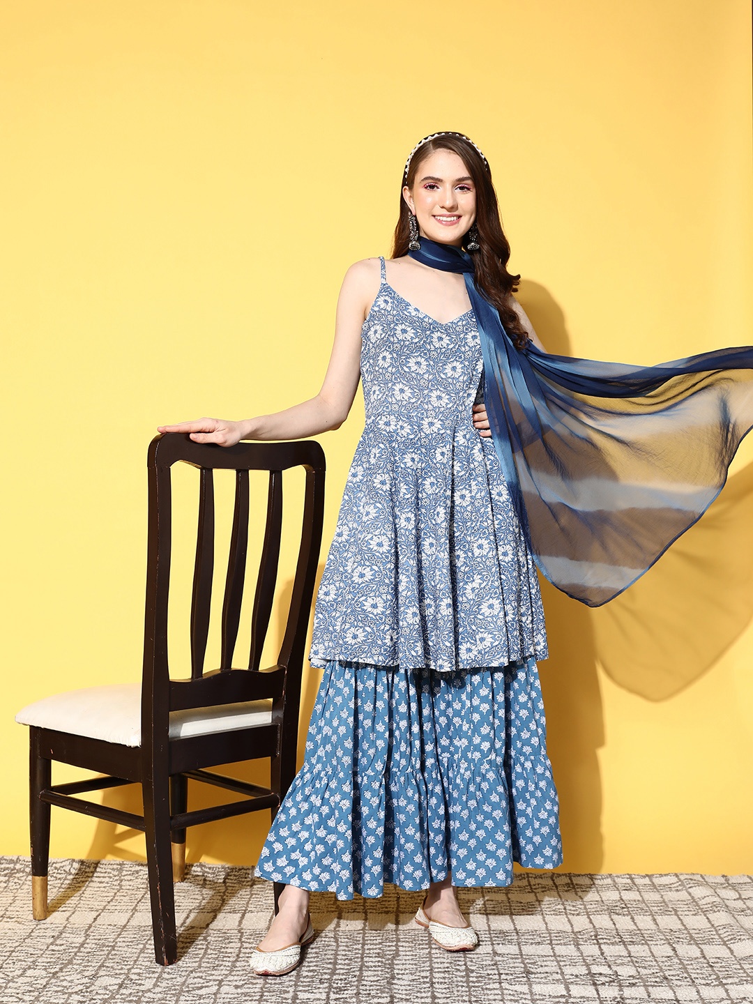 

mokshi Women Floral Printed Kurti with Sharara & Dupatta, Blue