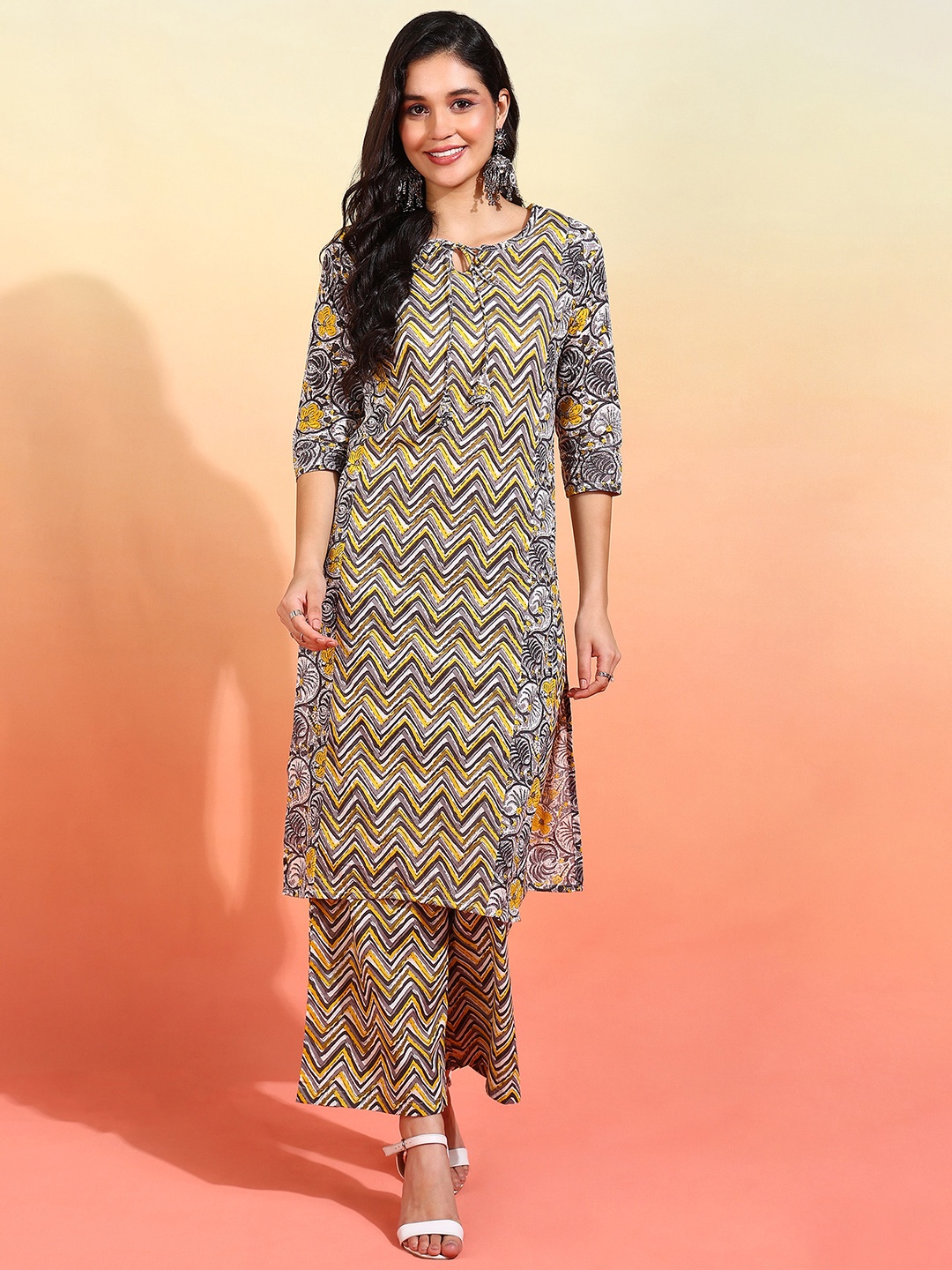 

mokshi Women Chevron Print Tie-Up Neck Kurta With Palazzos, Grey