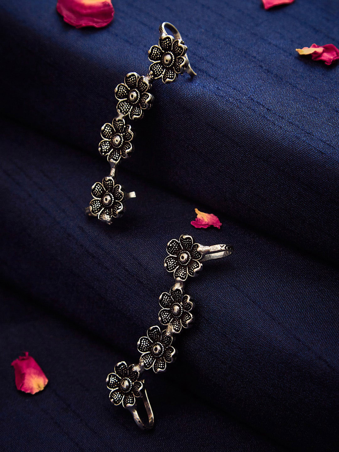 

SOHI Silver-Plated Floral Drop Earrings