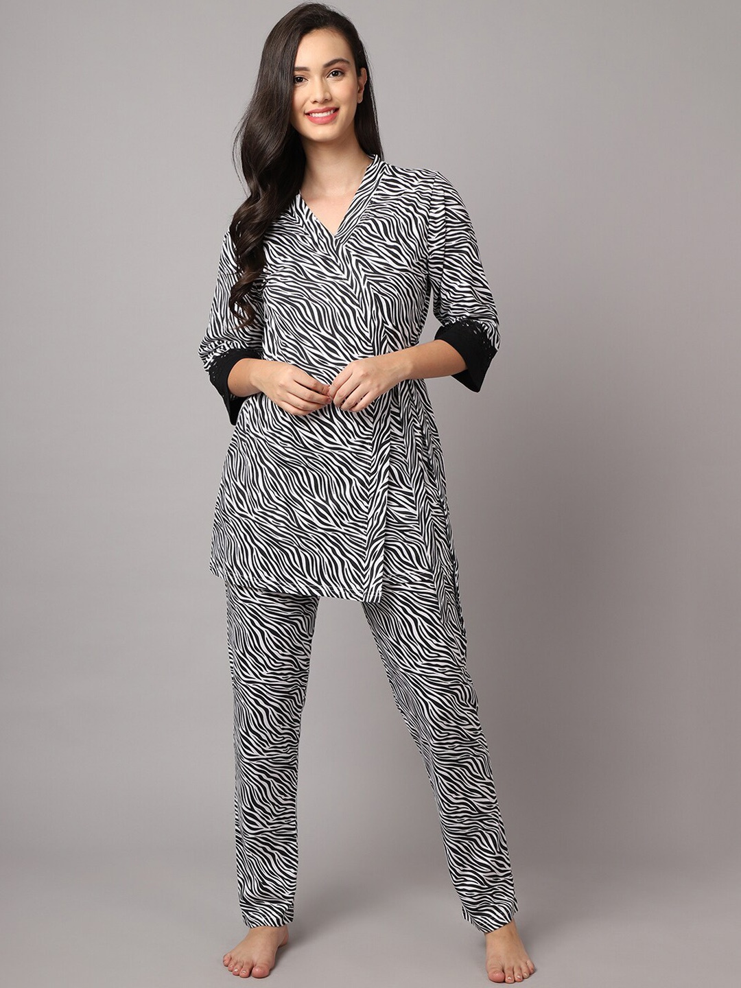 

Aerowarm Women Black & White Printed Night suit