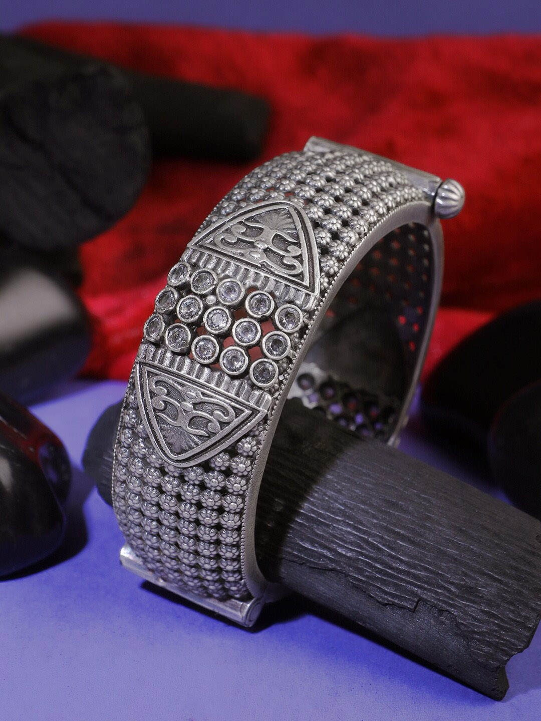 

Adwitiya Collection Oxidised Silver-Plated Stone-Studded Flower Design Bangle, White