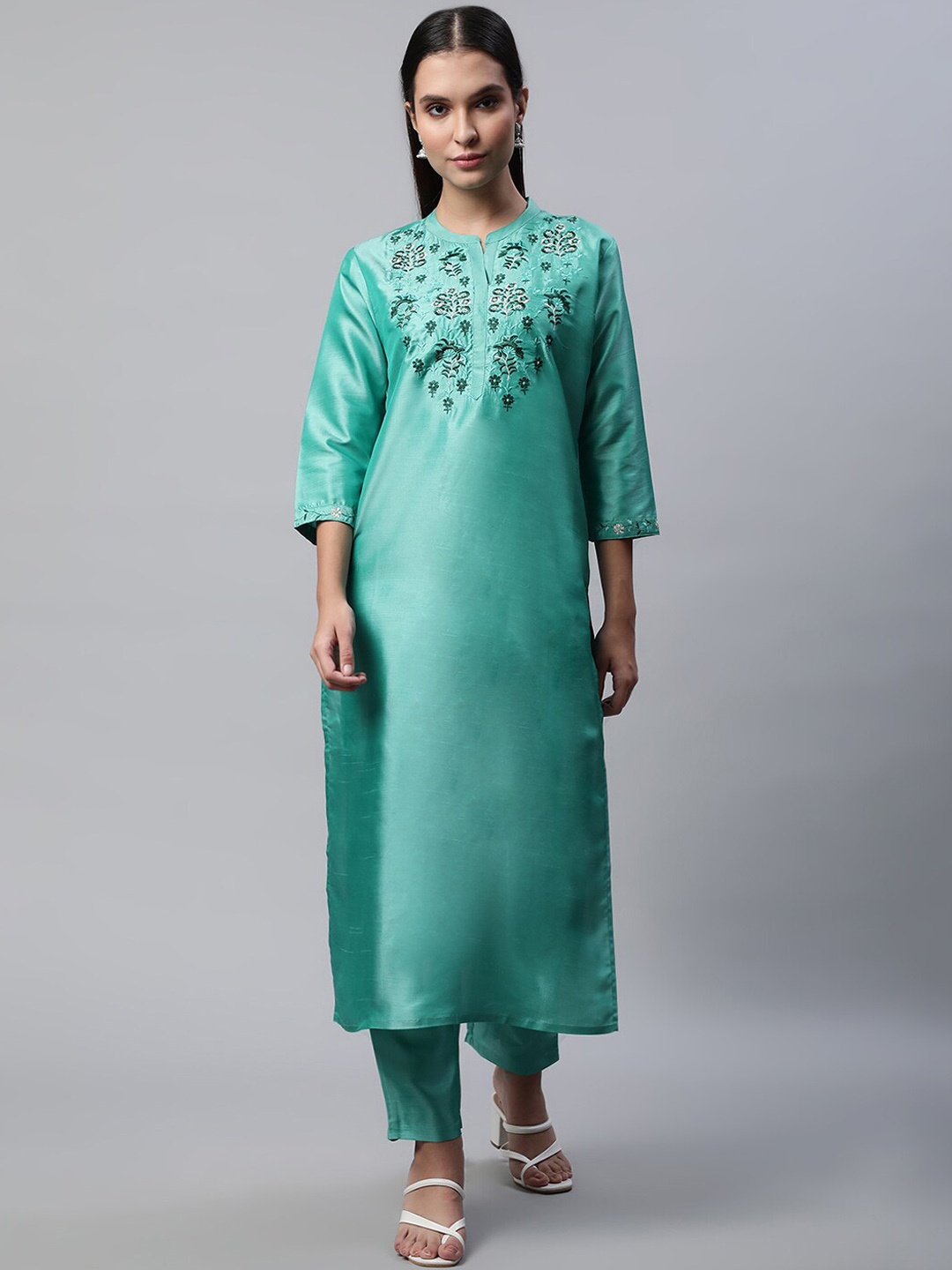 

Sringam Yoke Design Thread Work Kurta with Trousers, Green