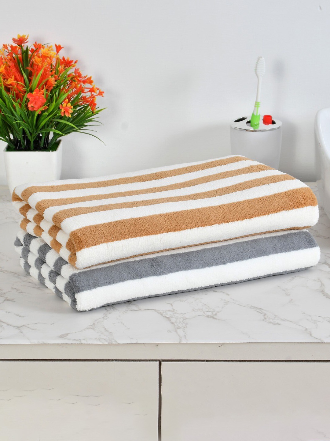 

Bajo's 2 Pcs Brown & Grey Striped 600 GSM Cotton Microfiber Super Absorbent Bath Towels