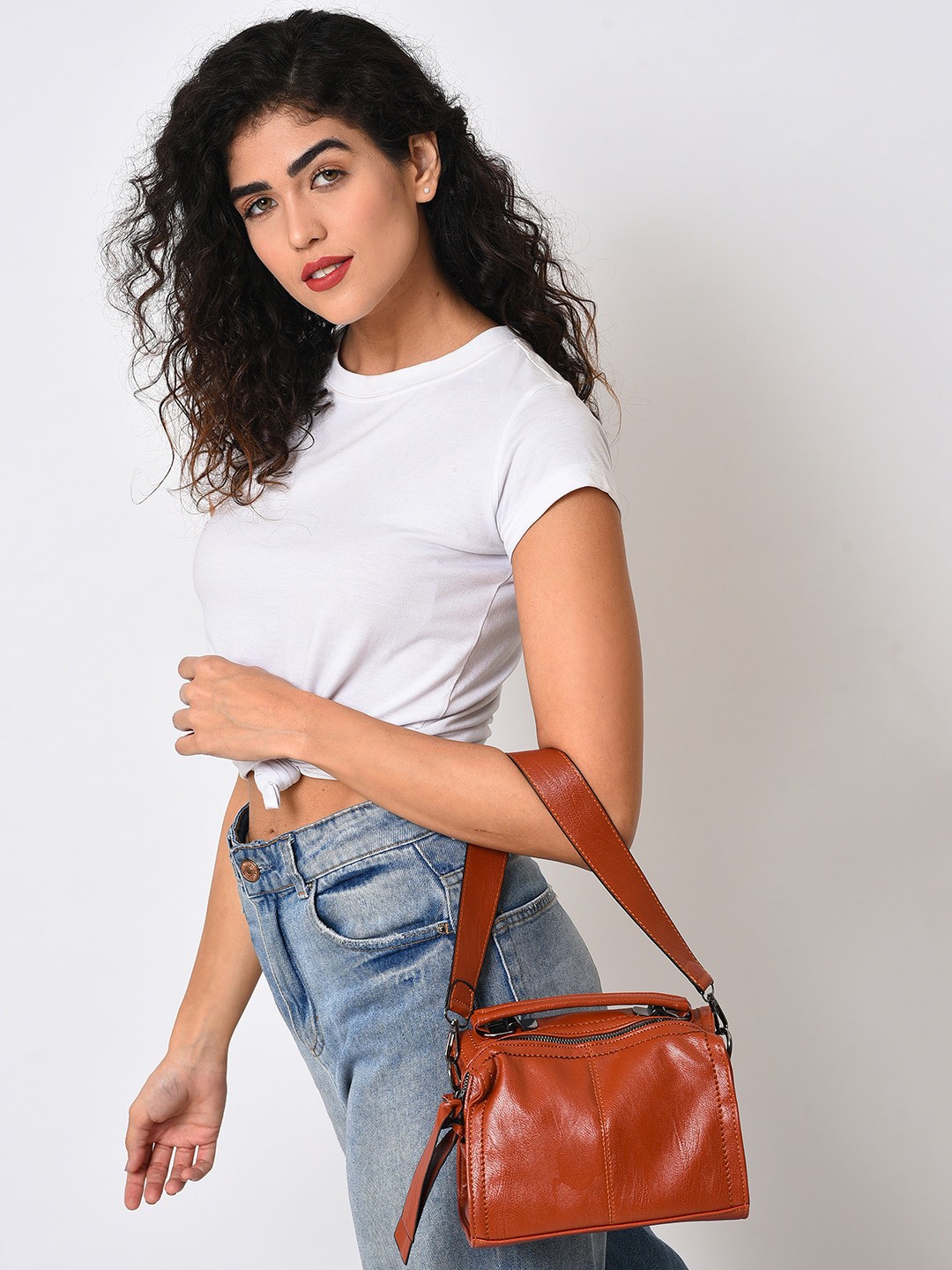 

HAUTE SAUCE by Campus Sutra Structured Shoulder Bag with Quilted, Brown