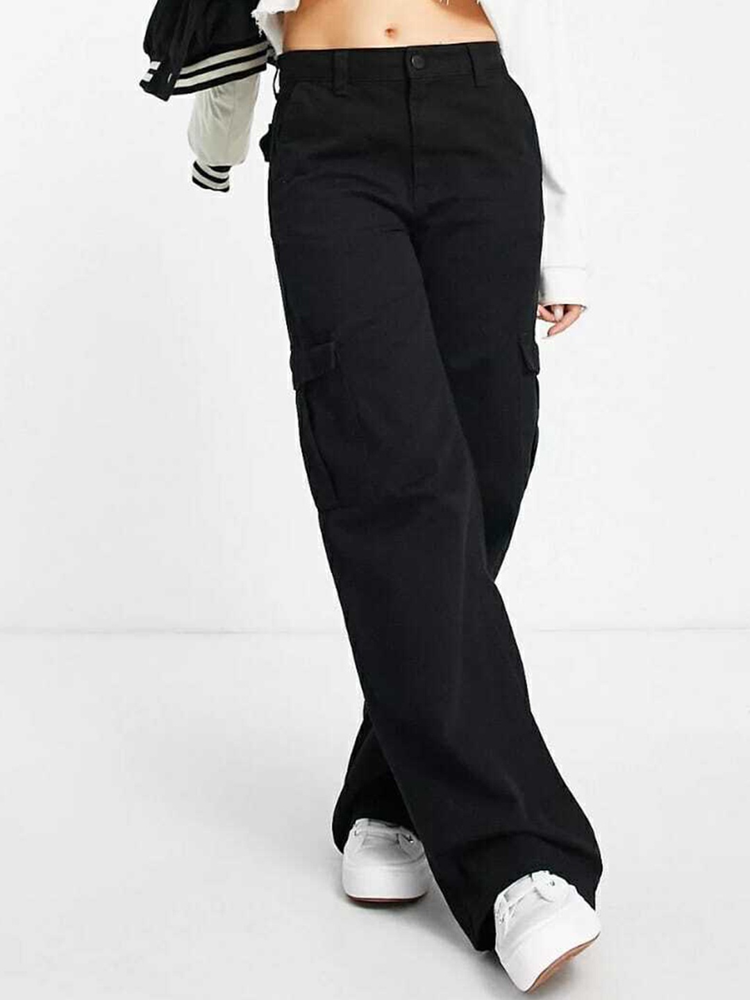 

BROADSTAR Women Black Relaxed Straight Leg Loose Fit High-Rise Easy Wash Cargos Trouser