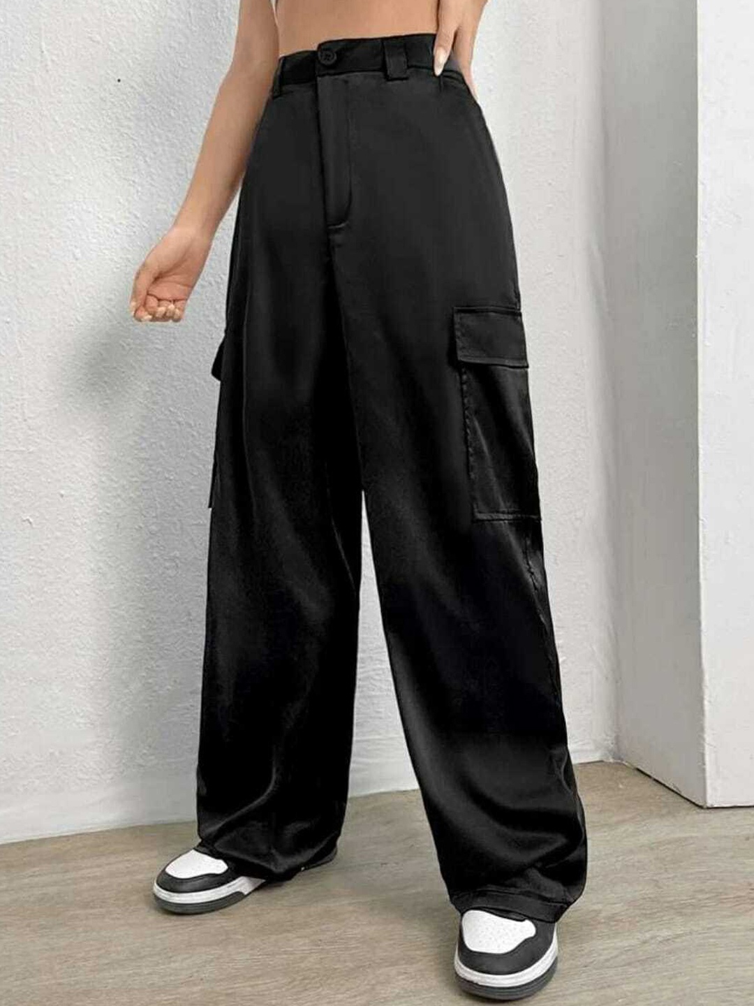 

Next One Women Relaxed Straight Leg Straight Fit High-Rise Easy Wash Cargos Trousers, Black