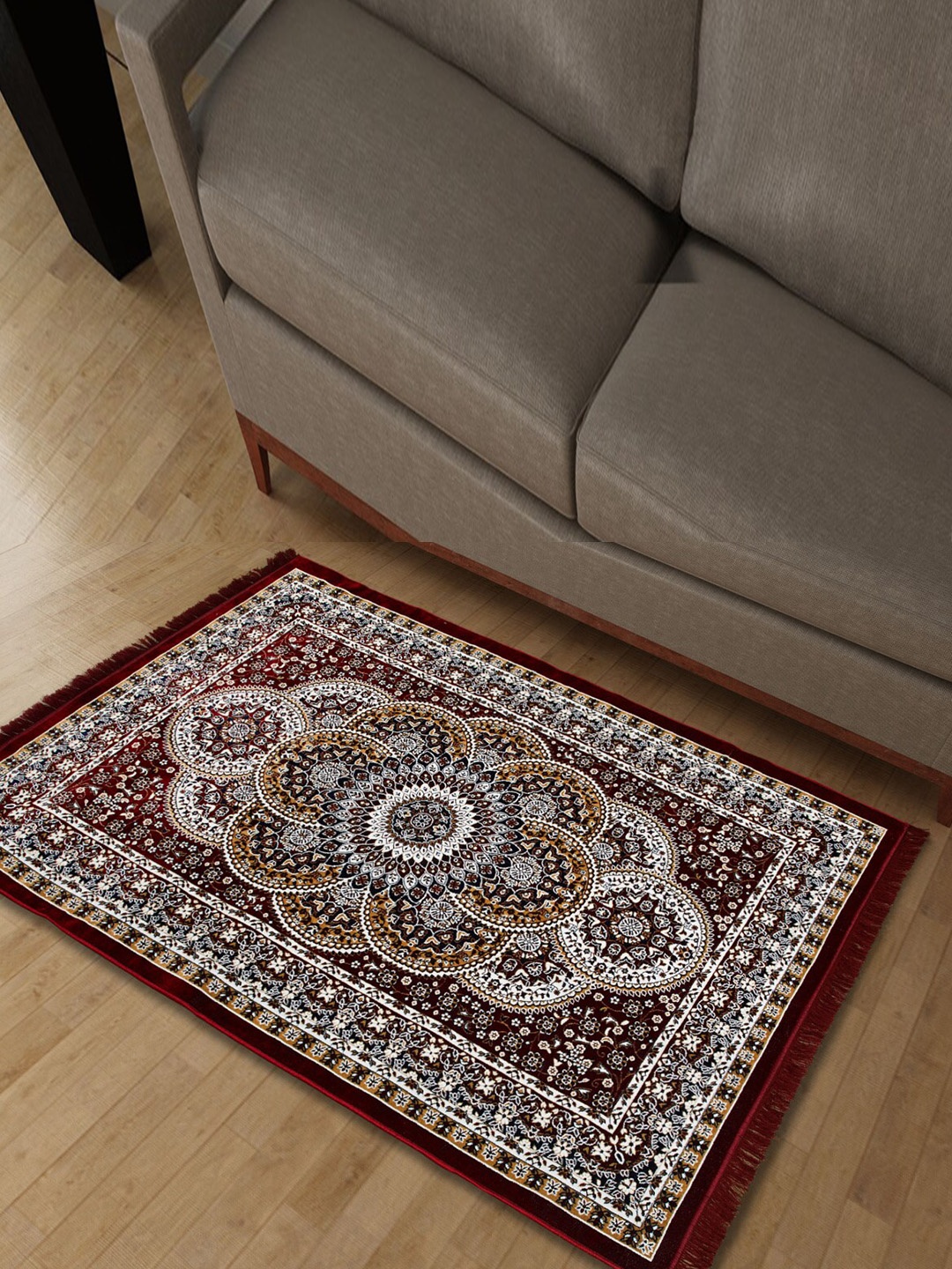 

Home Centre Corsica Tapis Red & White Ethnic Motifs Woven Shaggy Carpet