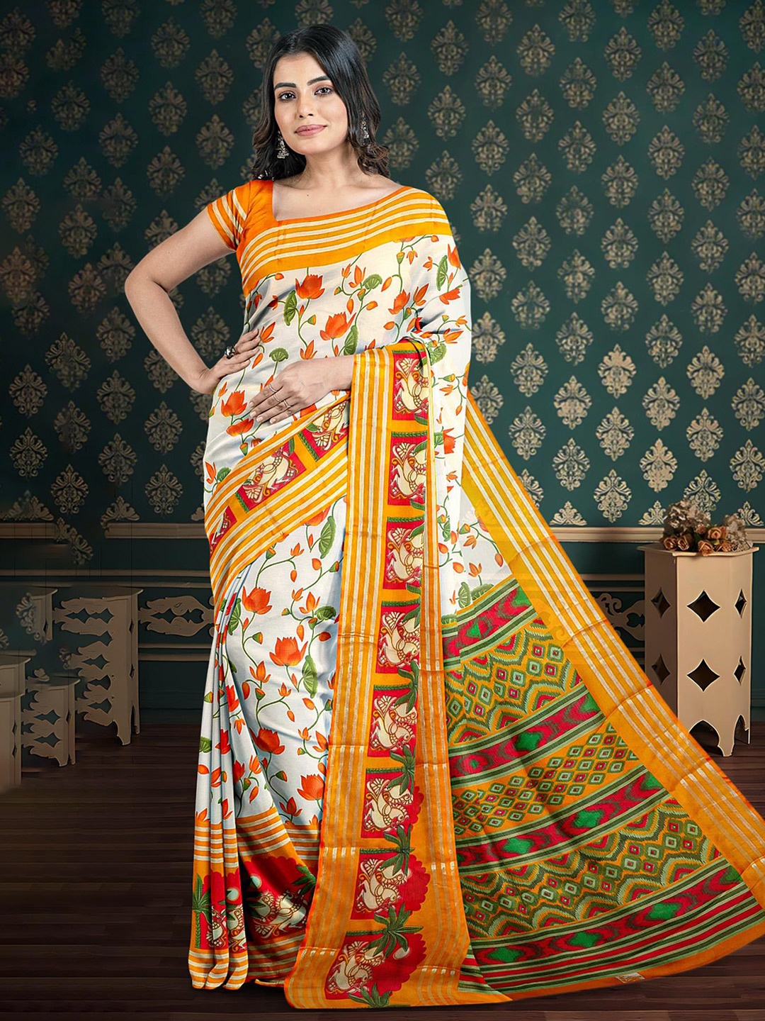 

Kalamandir Floral Printed Striped Border Saree, Off white