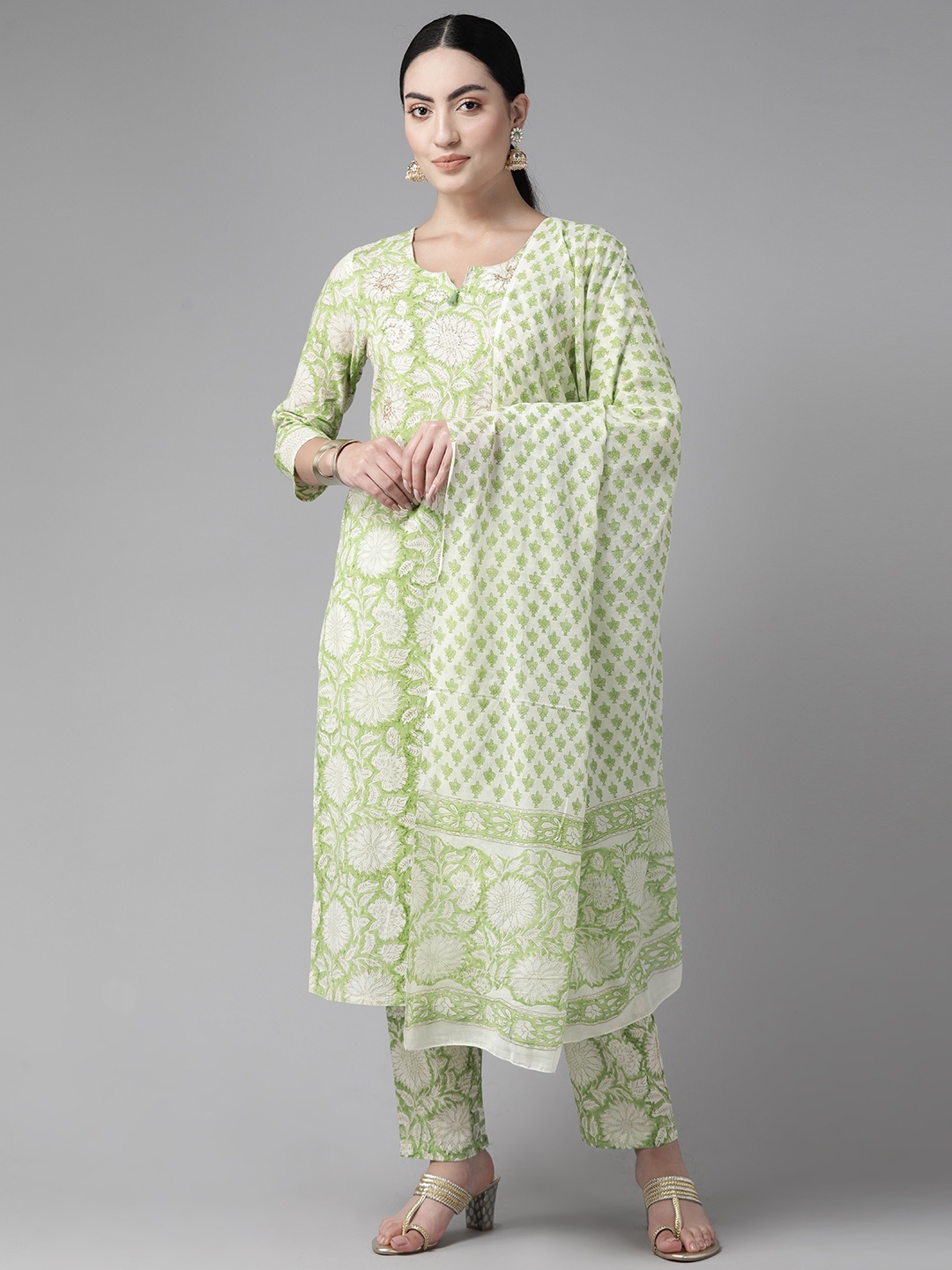 

Prakrti Women Green Floral Printed Pure Cotton Kurta with Palazzos & With Dupatta
