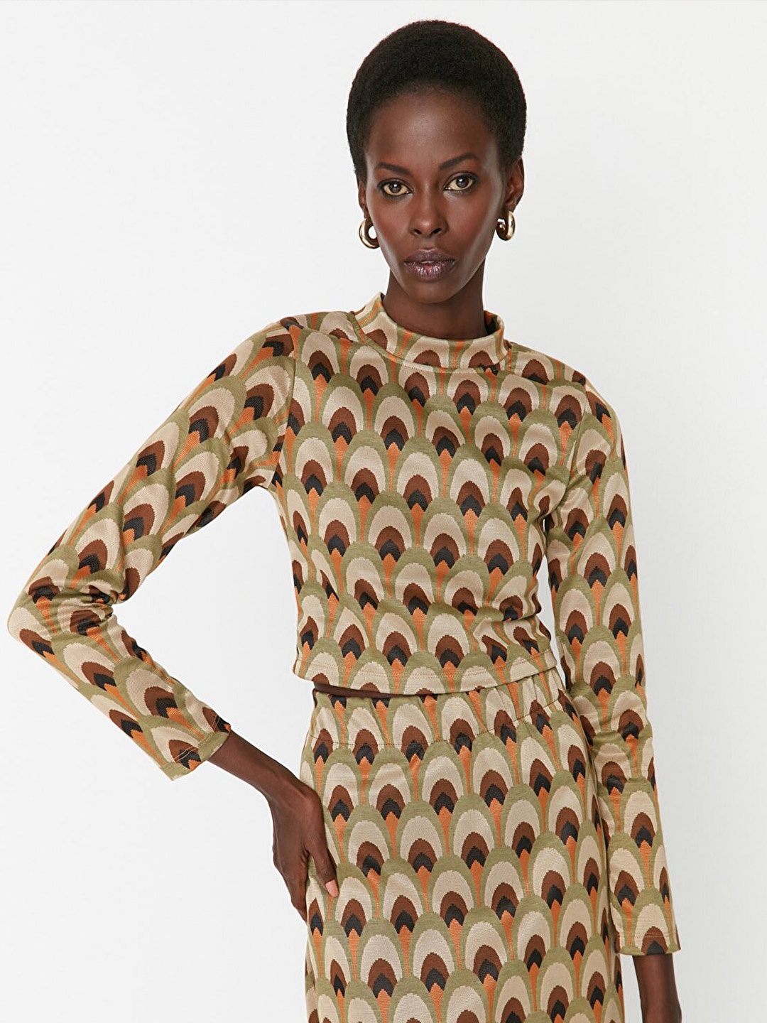

Trendyol Graphic Printed Mock Neck Crop Top, Beige
