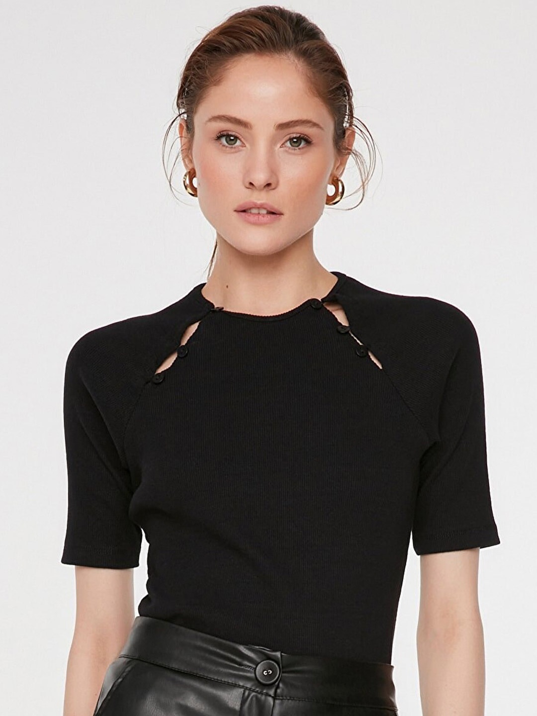 

Trendyol Cut Out Neck Raglan Sleeves Fitted Top, Black